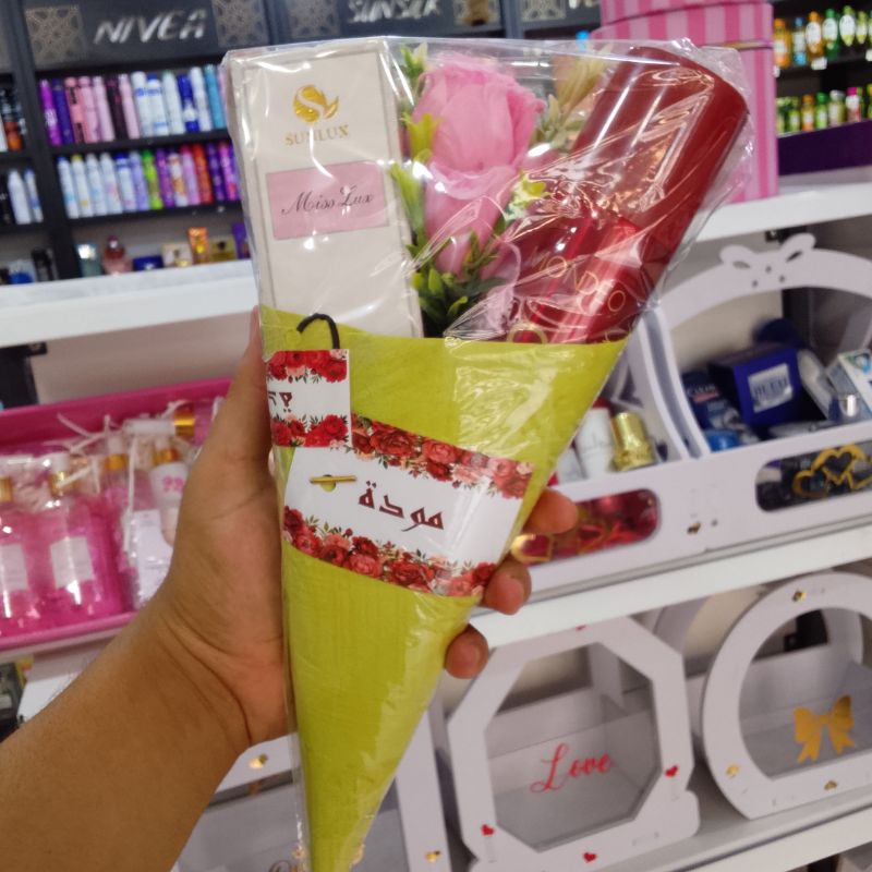 باقة ورد مع عطر مميز و ديدورو مزيل العرق