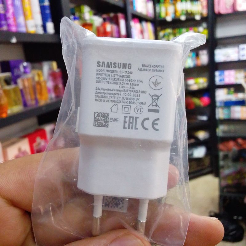 شاحن EP-TA200 أبيض (5.0V = 1.67A / 9.0V = 2.0A)