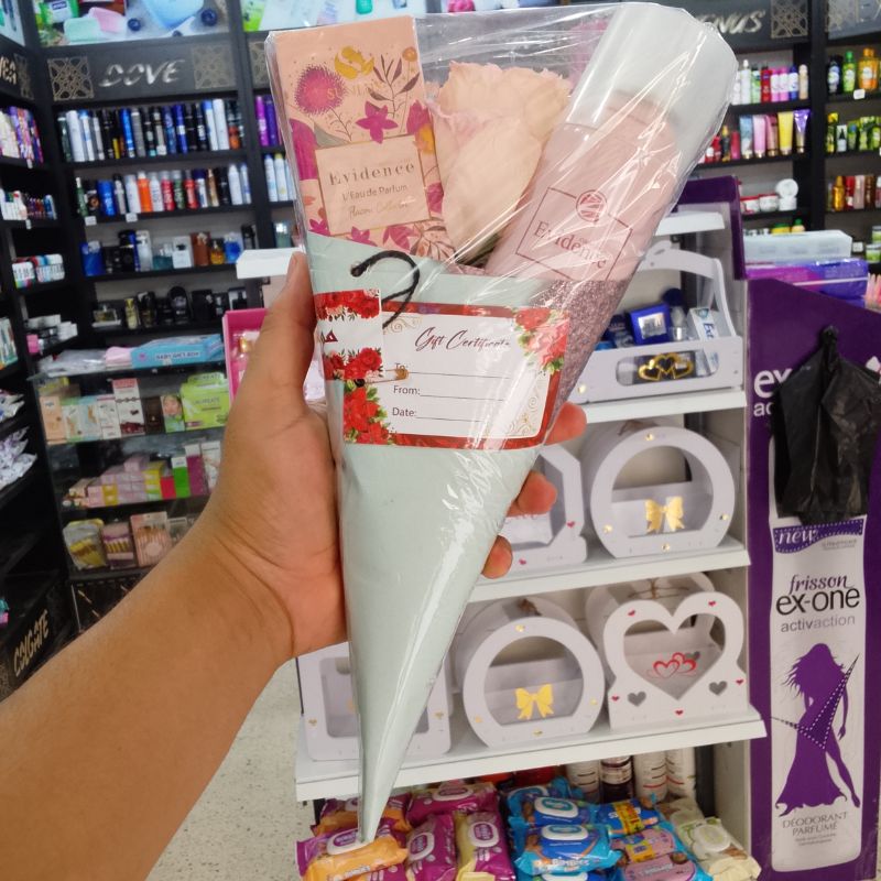 باقة ورد مع عطر مميز و ديدورو مزيل العرق