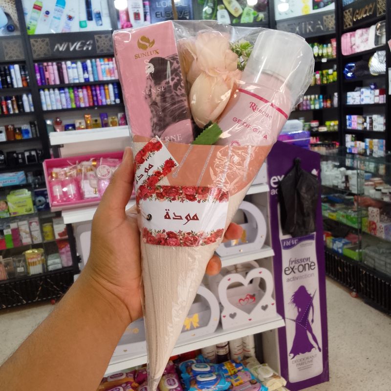 باقة ورد مع عطر مميز و ديدورو مزيل العرق