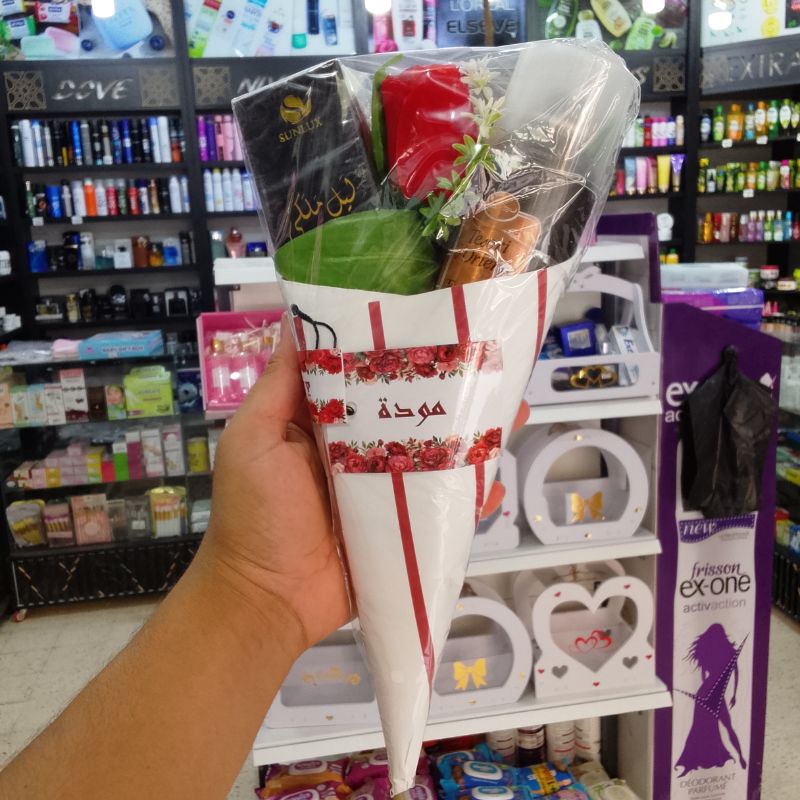باقة ورد مع عطر مميز و ديدورو مزيل العرق