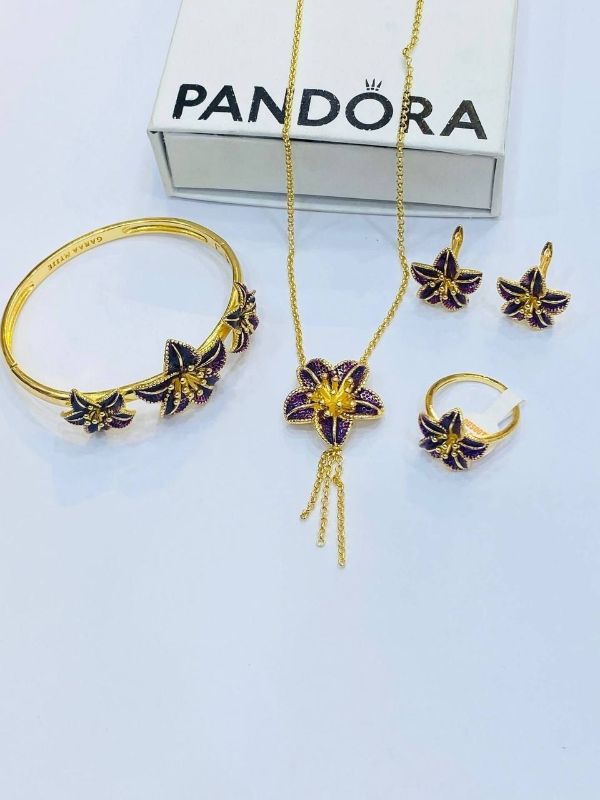 باغوغ  Pandora ذهبي مع زخارف زهور بنفسجية ذهبي وبنفسجي