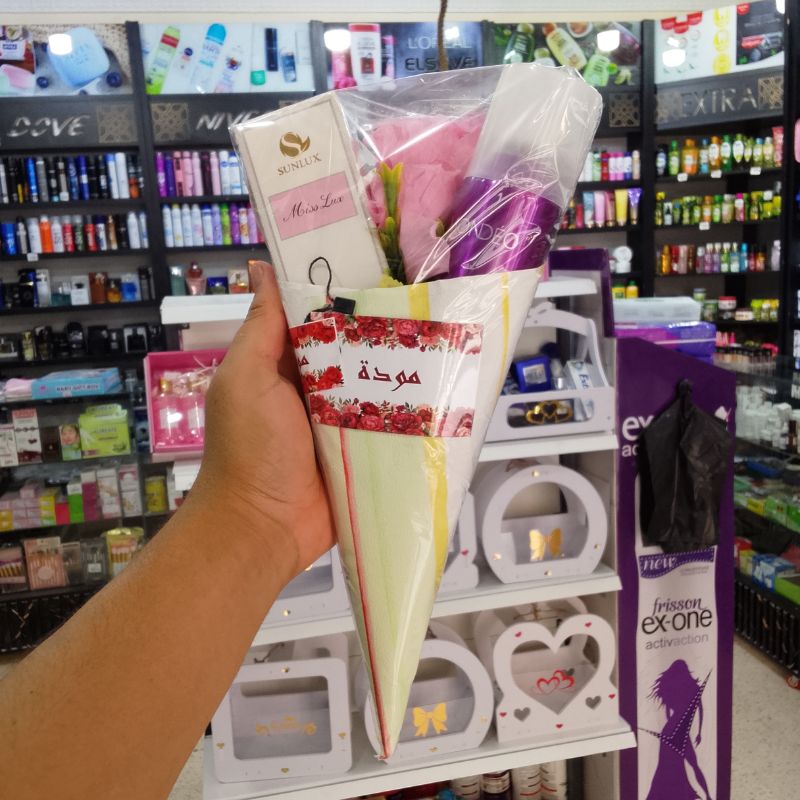 باقة ورد مع عطر مميز و ديدورو مزيل العرق